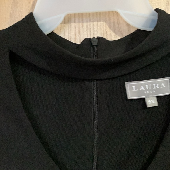 Sleeveless blouse with neck choker - zipper in back - Picture 2 of 4